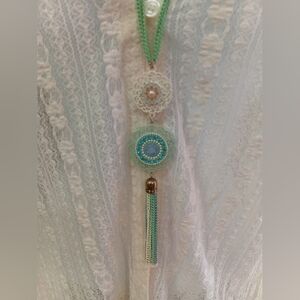 Elegant Green and Gold Pendant Necklace